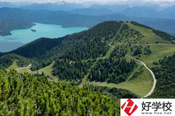 湘潭縣第一職業(yè)中專技術(shù)學(xué)校有哪些特色專業(yè)？