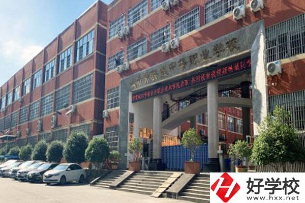 想在長(zhǎng)沙學(xué)習(xí)無人機(jī)操控與維修專業(yè)，推薦這所學(xué)校
