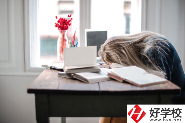 湖南省耒陽師范學(xué)校宿舍有沒有空調(diào)？寢室壞境怎么樣？