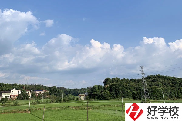 婁底市工貿(mào)職業(yè)中專學校有哪些專業(yè)？就業(yè)前景怎么樣？