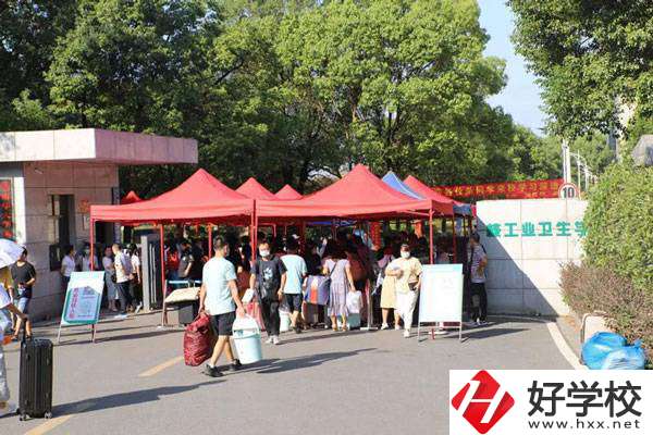 湖南有什么重點(diǎn)的衛(wèi)校？辦學(xué)條件怎么樣？