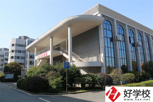 湖南有特色專業(yè)的中專有哪幾所？特色在哪里？