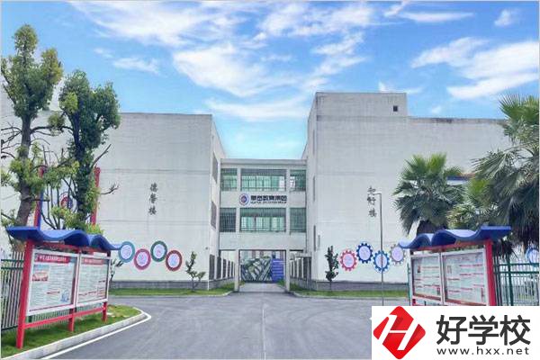 衡陽華岳學校是公立還是私立？學費是多少？