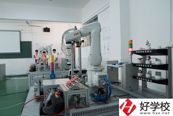 寧遠縣職業(yè)中專學校開設了哪些專業(yè)，有哪些辦學特色？