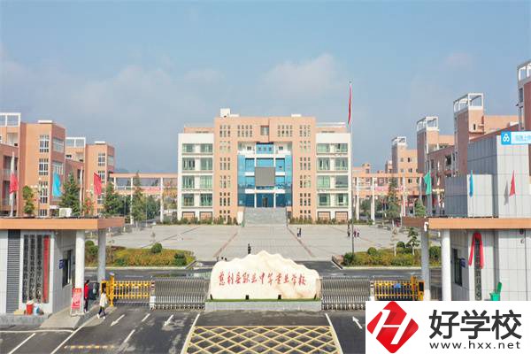 想在慈利學計算機類專業(yè)可以選擇哪所中專？
