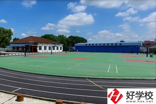 麻陽苗族自治縣職業(yè)中等專業(yè)學(xué)校運(yùn)動(dòng)場(chǎng)