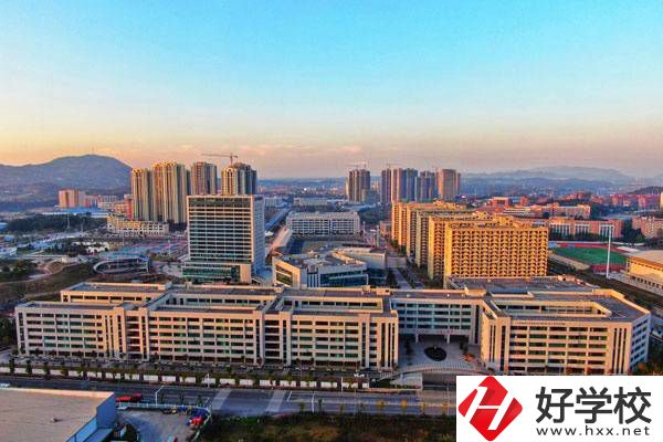 長(zhǎng)沙學(xué)外語讀什么職校好？有什么辦學(xué)優(yōu)勢(shì)？
