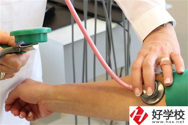 郴州有開設(shè)護(hù)理專業(yè)的中職嗎？哪些專業(yè)開設(shè)較多？