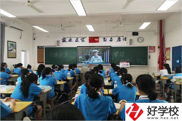 湖南八年級畢業(yè)能上中專嗎？要看哪些成績？