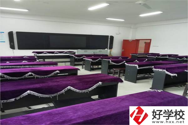 湘中幼兒師范高等?？茖W(xué)校實訓(xùn)室
