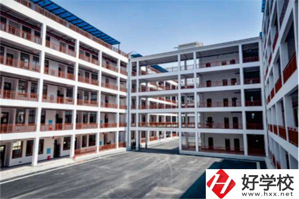 懷化中專學(xué)汽修一年要花多少錢？有哪些中專可以推薦？