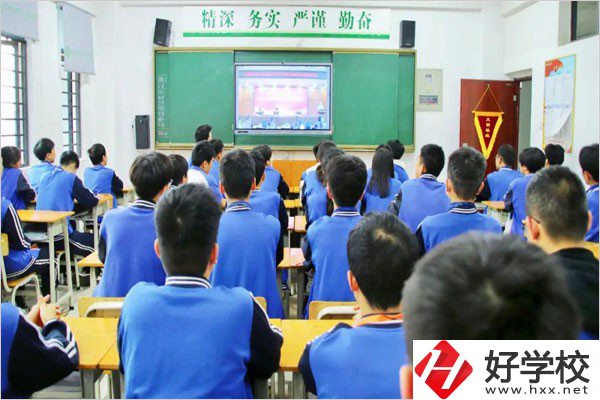 長沙華中涉外職業(yè)高中的商務(wù)日語專業(yè)怎么樣？學(xué)費(fèi)貴嗎？