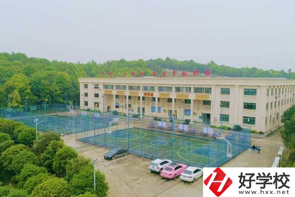 長沙市湘華中等職業(yè)學(xué)校地址在哪？校長是誰？