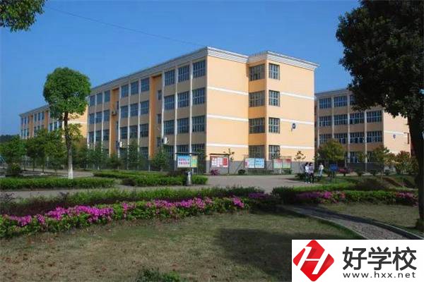 岳陽(yáng)平江共有幾所中專？學(xué)校辦學(xué)有特色嗎？