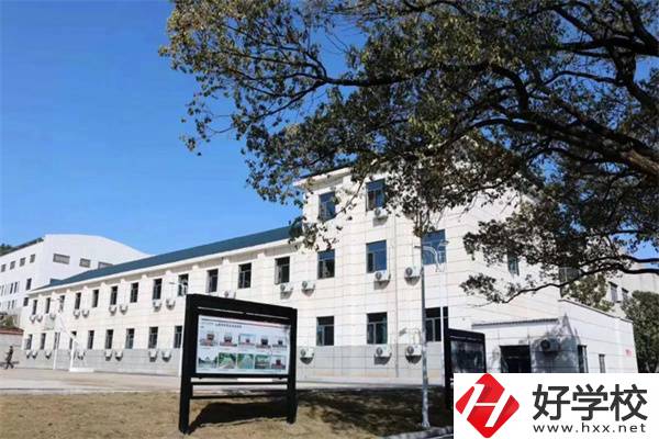 湖南有國家正規(guī)民辦技校嗎？民辦技校真的不值得讀嗎？