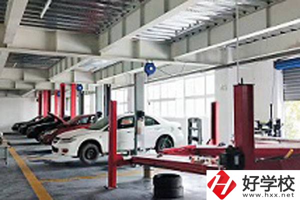 湖南華中工業(yè)技工學(xué)校的辦學(xué)特色有哪些方面？
