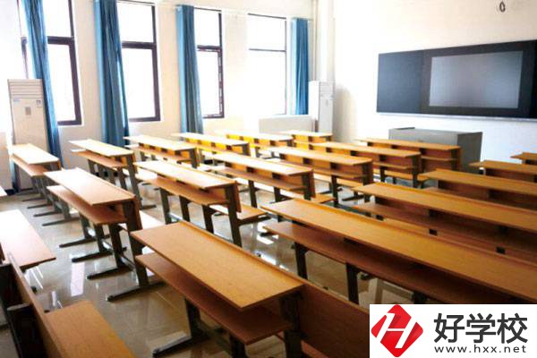 湖南省陶瓷技師學(xué)院開設(shè)了哪些特色專業(yè)？