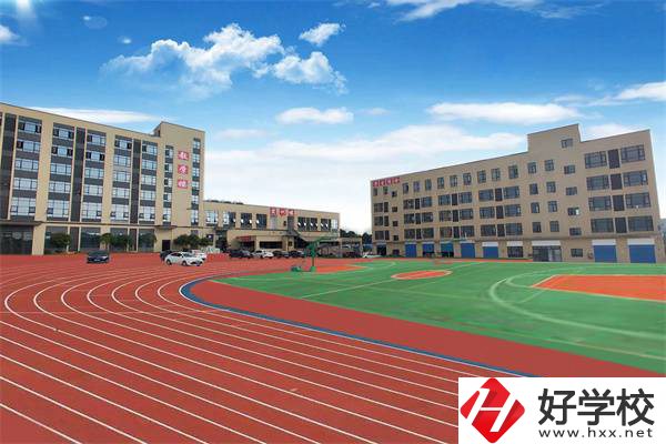 婁底衛(wèi)校招初中生嗎？學(xué)費(fèi)貴嗎？