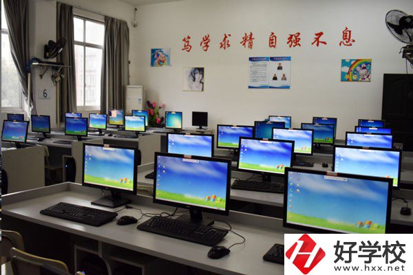 益陽電腦美術職業(yè)學校實訓室