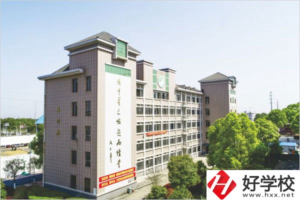 益陽的衛(wèi)校外地人可以上嗎？學(xué)費要多少？