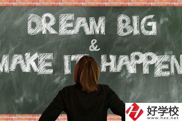 長(zhǎng)沙鐵航職業(yè)中等技術(shù)學(xué)校有哪些專(zhuān)業(yè)？學(xué)費(fèi)貴不貴？