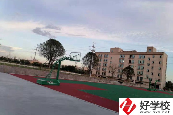 湘潭計(jì)算機(jī)技術(shù)學(xué)校是技校嗎？有什么專業(yè)？