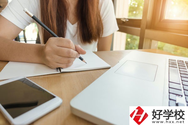 南岳區(qū)職業(yè)中等專業(yè)學(xué)校環(huán)境好不好，宿舍怎么樣？