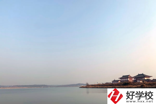 張家界汽修技校實(shí)力如何？學(xué)校生活環(huán)境怎么樣？