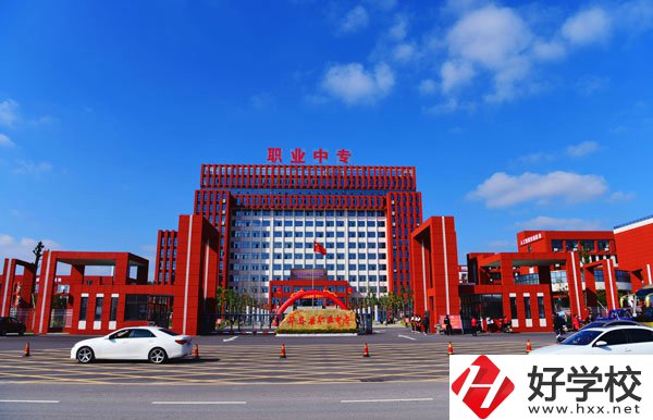 華容縣職業(yè)中專值得報考么？學校環(huán)境怎么樣？