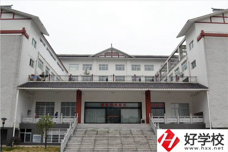 武陵源區(qū)旅游職業(yè)學(xué)校的專業(yè)情況怎么樣？