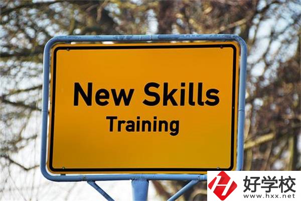 家長(zhǎng)在湖南選中職時(shí)要看哪幾點(diǎn)？有什么學(xué)校推薦？