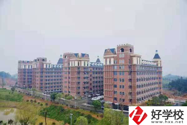 長(zhǎng)沙市拔萃中等職業(yè)學(xué)校地址在哪？有哪些來校路線？