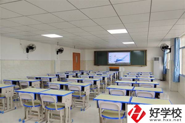九嶷工業(yè)學(xué)校是私立的嗎？學(xué)費要多少一年？