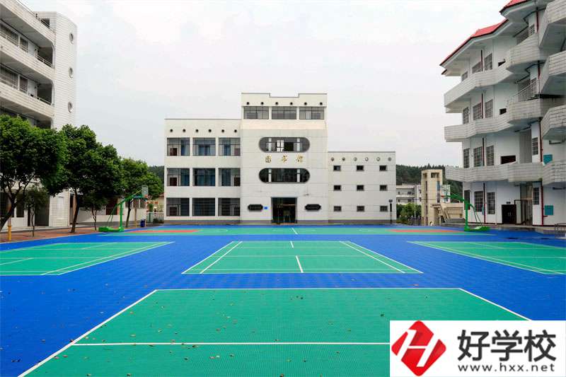 郴州理工職業(yè)技術(shù)學校圖書館