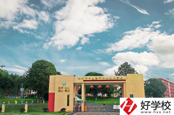 郴州市中大高科職業(yè)技術(shù)學(xué)校有哪些特色和優(yōu)勢？