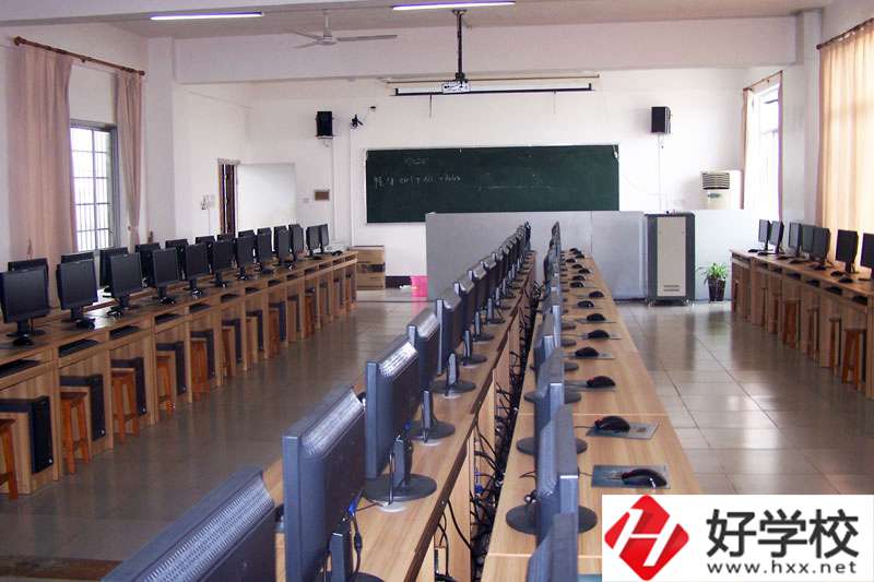 常德中山外語職業(yè)學校實訓(xùn)室