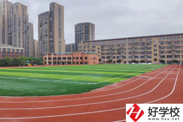 長沙市經(jīng)開中等職業(yè)技術(shù)學(xué)校收費標(biāo)準(zhǔn)怎么樣？