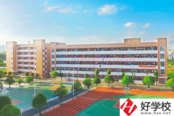武岡市職業(yè)中專學校運動場