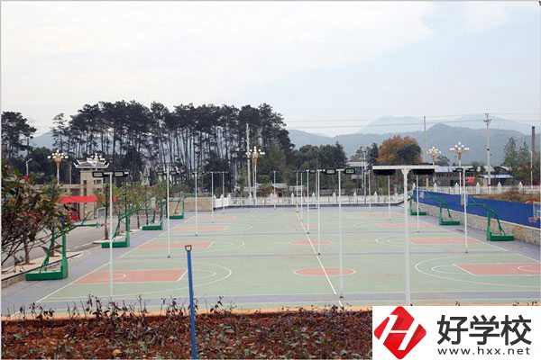 懷化市靖州縣職業(yè)中專學(xué)校運(yùn)動(dòng)場