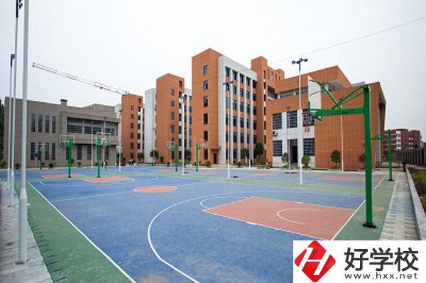 鳳凰縣職業(yè)中專學校有哪些熱門專業(yè)？