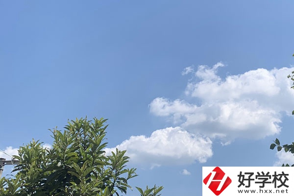 永州湘南職業(yè)技術(shù)學(xué)校環(huán)境以及食堂環(huán)境怎么樣？
