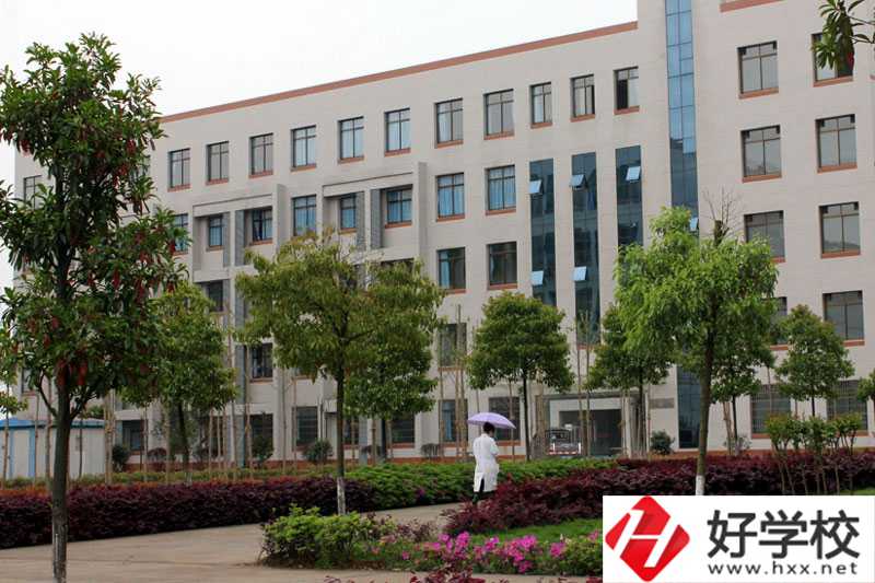 益陽醫(yī)學(xué)高等?？茖W(xué)校教學(xué)樓