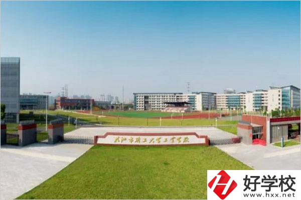 株洲市工業(yè)中等專業(yè)學(xué)校大門(mén)