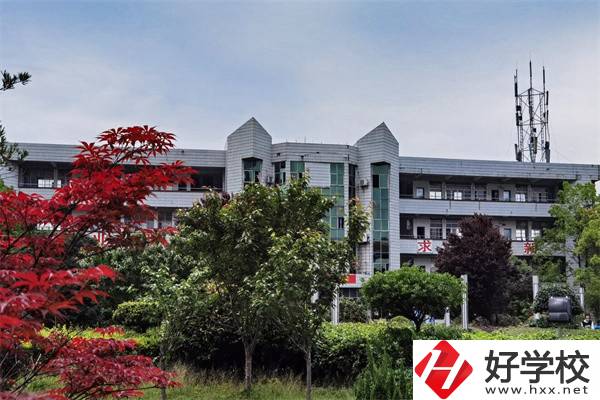 在懷化想學(xué)美術(shù)可以去什么中職？開設(shè)有什么專業(yè)？