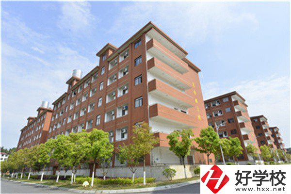 湘中幼兒師范高等專科學(xué)校(中職部)如何？是公辦嗎？