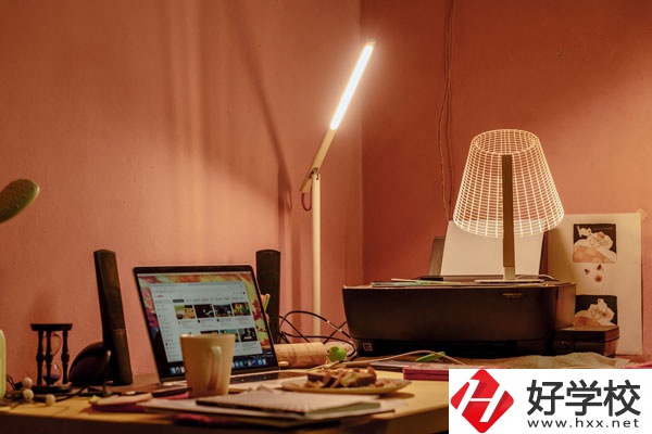 寧遠縣九峰職業(yè)中專學校好不好？宿舍怎么樣？
