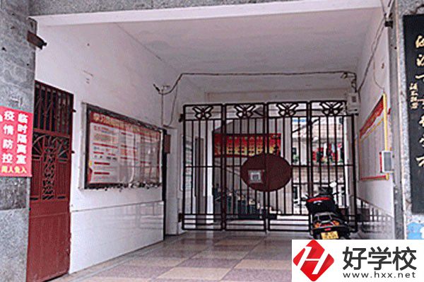 漣源市藝術(shù)學(xué)校是公辦還是民辦？學(xué)費(fèi)貴不貴？