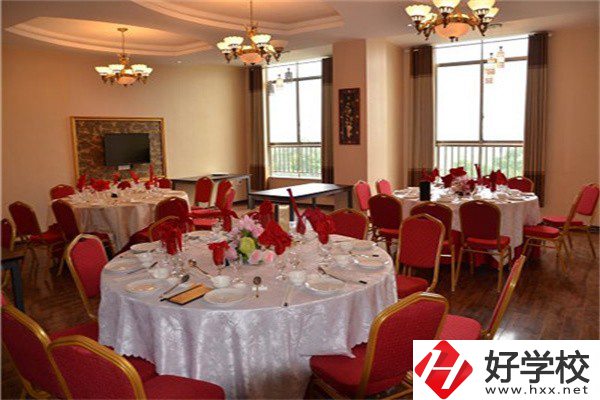 益陽(yáng)旅游管理的中職有哪些？專業(yè)就業(yè)前景如何？