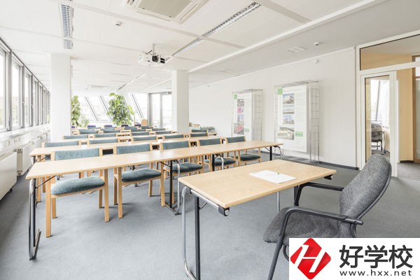 湖南耒陽(yáng)師范有什么專(zhuān)業(yè)？學(xué)費(fèi)貴不貴？