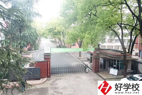 邵陽(yáng)市遠(yuǎn)航中等職業(yè)技術(shù)學(xué)校是公辦還是民辦？